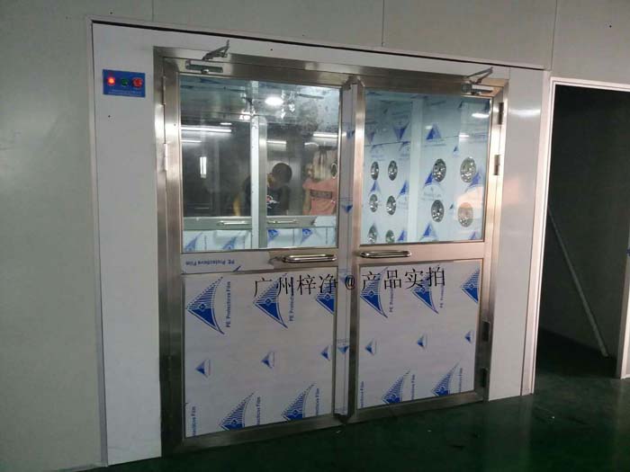 貨淋室又叫貨淋通道、風淋通道、空氣吹淋通道、貨淋機、貨淋房、貨淋門、貨淋間、貨淋走廊等。