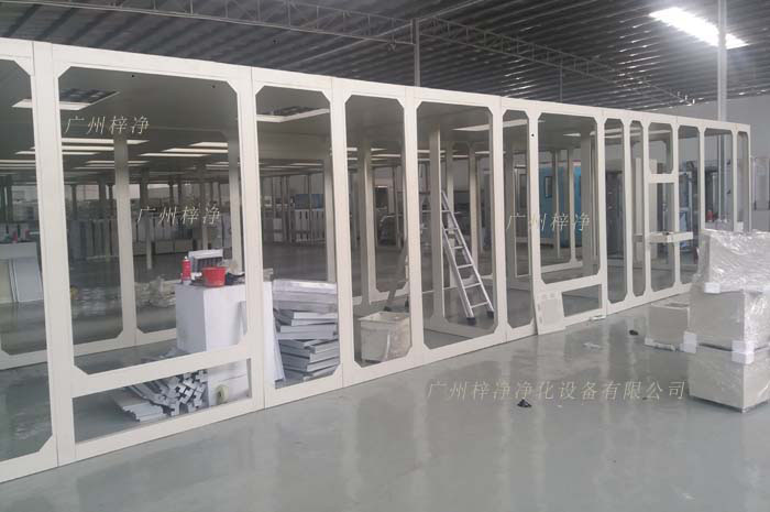 大型裝配式潔凈棚四周圍有機玻璃密封,防止空氣對流。